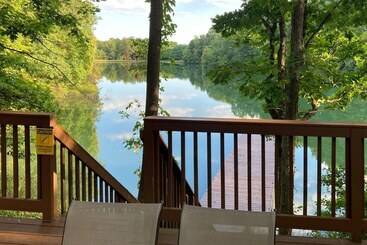 별장 Hocking Hills Lake Gem W/ Hot Tub, Dock, 100 Acres