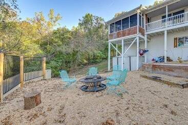 Kır Evi Lakefront Gem W/ Screened Porch + Game Room!