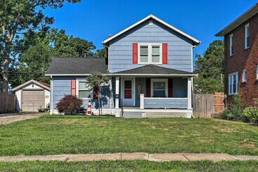 Lorain Lake Cottage < 1 Mi To Lake Erie Fun!