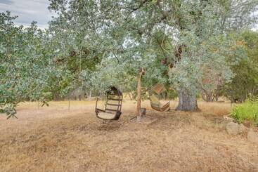 별장 Mariposa Home: Furnished Patio & Sierra Mtn Views