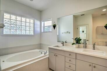 بيت ريفى Modern Clearwater Home W/ Deck: 9 Mi To Beach