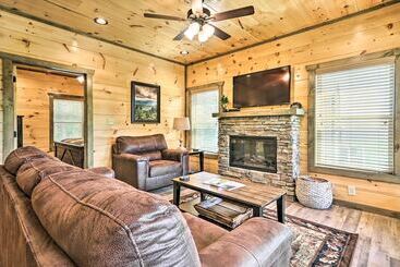 بيت ريفى Modern Cabin W/ Hot Tub & Game Room In Gatlinburg!