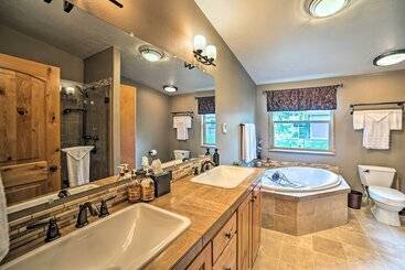 بيت ريفى Moose Lodge  Cabin W/ Entertainment Gazebo!