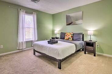 بيت ريفى Hot Tub, Game Room: Peaceful Poconos Home!