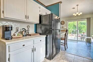 茅舍 Pet Friendly Wilmington Home W/ Fenced Yard!