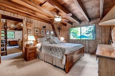 Quiet Lakefront Cottage With Dock & Resort Access!