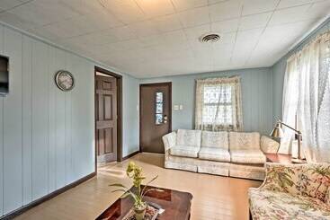 بيت ريفى Remodeled Abingdon House W/ Spacious Yard!