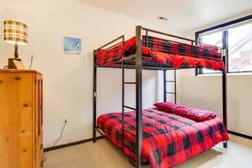 Сельский дом Roomy Alma Cabin W/ Pool Table: Ski, Hike, & Fish!