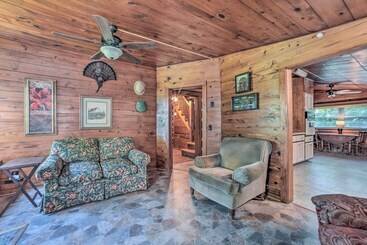 별장 Rustic Dover Retreat W/ Porch   Walk To Boat Ramp!