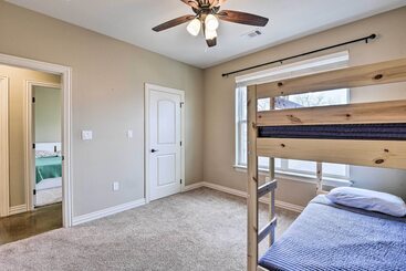 קוטג'' Secluded Krum Home W/ Patio & Gas Grill!