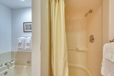 بيت ريفى Spacious Lake Hartwell Home W/ Private Boat Dock!