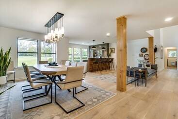 별장 Spacious Texas Abode   Patio, Pool, & Fire Pit