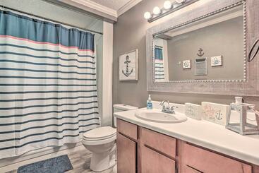 별장 Sues Camp W/ Caddo Lake Access & Dock!