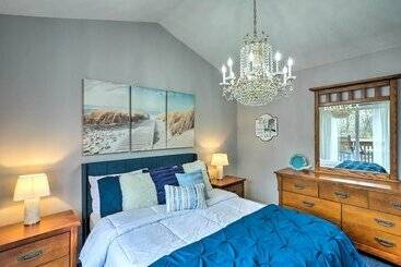 별장 Vermilion River Home W/ Hot Tub & Private Dock!