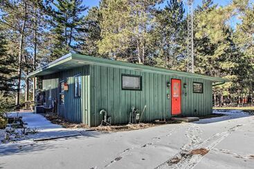 별장 Waterfront Whitefish Lake Home W/ Dock!