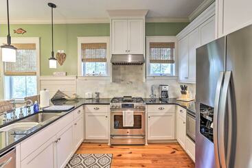 بيت ريفى Breezy Home W/ Grills, Pool & Beach Access!