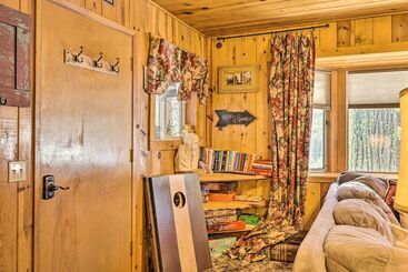 별장 California Retreat W/ Deck, Fire Pit & Grill!