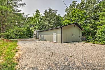 بيت ريفى Camp Monroe In Bloomington W/ Deck & Views!