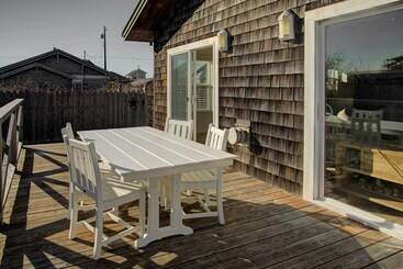 Chic Summer House Cottage Walk To Ocean!