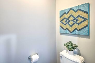 بيت ريفى Hot Tub + Walk To Lakeside Dining: Meredith Home!