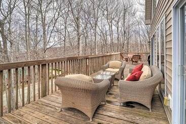 بيت ريفى Hot Tub & Deck: Beech Mountain Family Cabin