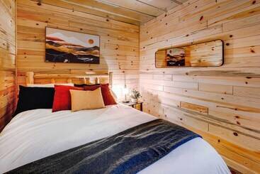 بيت ريفى Idyllic  Finn S Retreat    Walk To Lake Huron