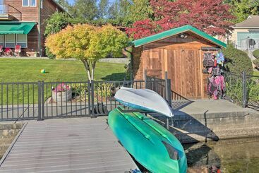 Сельский дом Lake Lovers Oasis: Hot Tub & Mt Rainier View!