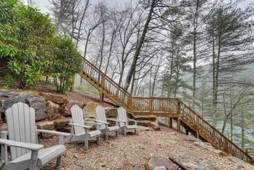 بيت ريفى Lakefront Butler Home W/ Hot Tub & Fire Pit!
