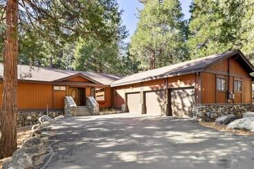 コテージ Lake Tahoe Family Home W/ Hot Tub & Game Room!