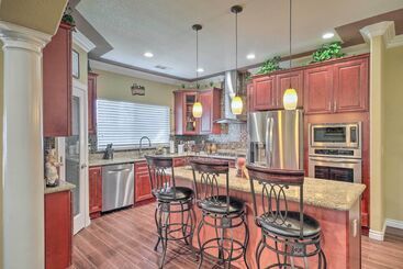 کلبه Manteca Home W/ Gated Yard ~ 2 Mi To Downtown
