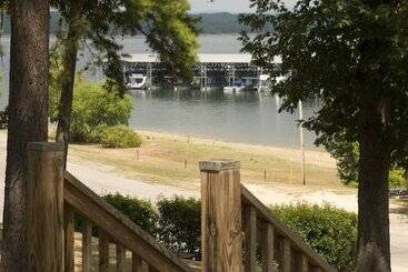هتل آپارتمان Mountain Harbor Queen Guest Room On Lake Ouachita By Redawning