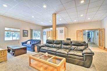 Сельский дом Peaceful Mountain View Home   Walk To Kenai Lake!