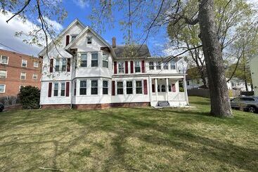 پانسیون Cheney Bros Hill Top Mansion