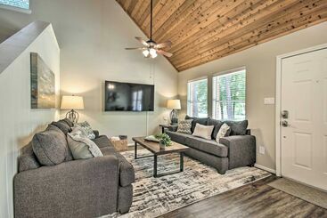 Piney Woods Cottage, Steps From Livingston Lake!