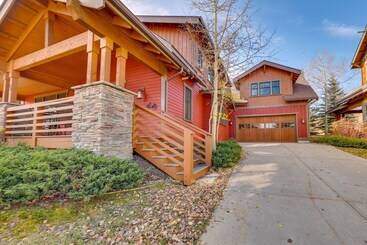 コテージ Quiet Fraser Family Escape: Hot Tub & Front Porch!