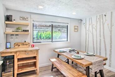 コテージ Renovated Hauser Lake Retreat: Walk To Beach!