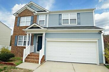 بيت ريفى Spacious 4br House W Screenedin Porch