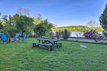 コテージ Spacious Pequea Retreat W/ Dock & Hot Tub!