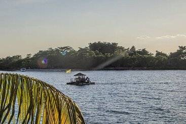 هتل آپارتمان Sunrise At Point Village