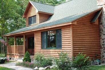 بيت ريفى Upscale Fryeburg Cabin: Hot Tub + Billiards Table!