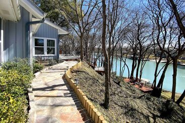 קוטג'' 10 Mi To New Braunfels: Waterfront Seguin Gem