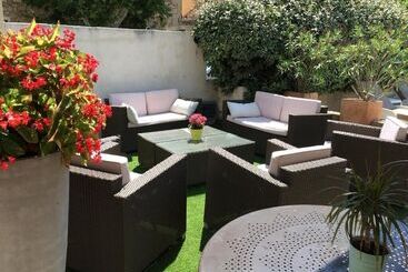 ホテル Hôtel Les Magnanarelles