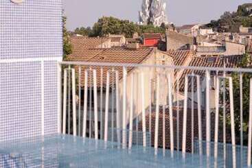 هتل Hôtel Présent