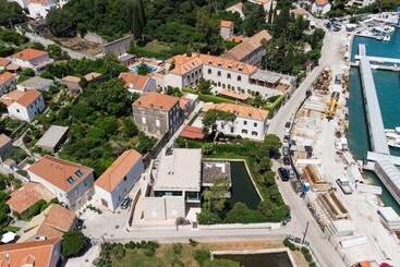 فندق Kala Luxurys By Duhomes