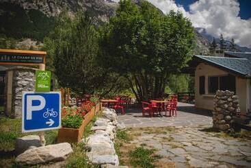 בית מלון כפרי Le Champ De Pin