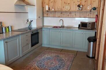 Spacious Self Catering Accommodation Near Hayonwye