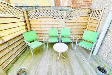 Резиденция Lovely And Affordable House Closer To The Sea