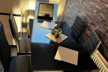 إقامة Spacious 3 Bed House In Swindon
