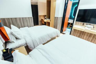 Shanghai Fish Inn People Square