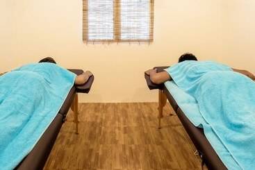 هاستل Mad Monkey Panglao